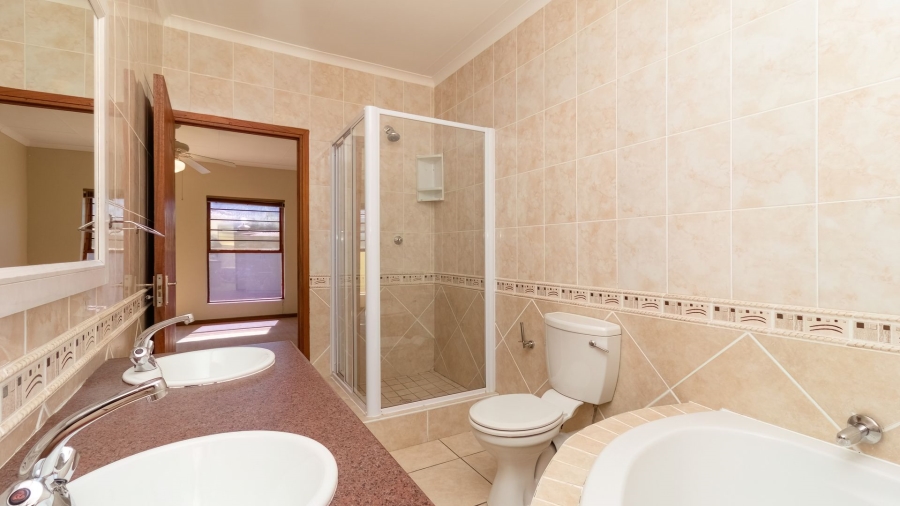 3 Bedroom Property for Sale in Sandbaai Western Cape